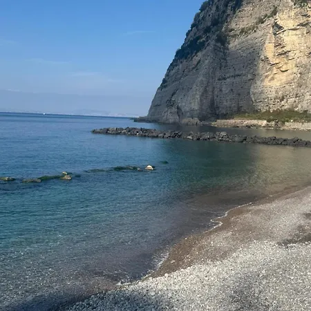 Casa de férias The Cave On The Sea